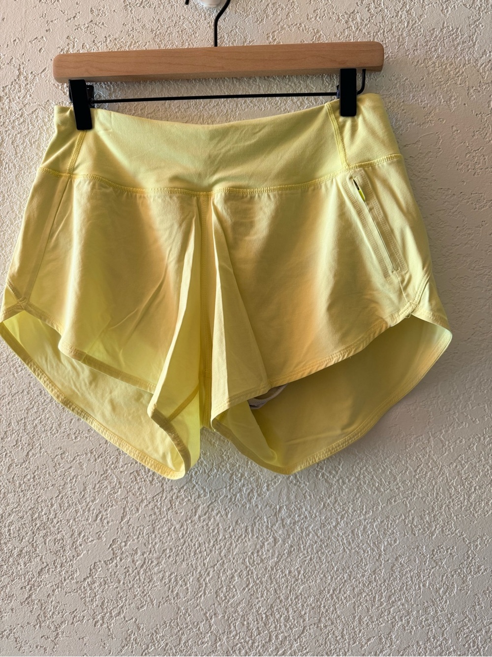 OUTDOOR VOICES Hudson Athletic Women’s Yellow Shorts Size Medium
